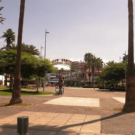 A Stone's Throw From The Golden Mile With Breathtaking Ocean And Mountain Views Playa de las Americas (Tenerife)