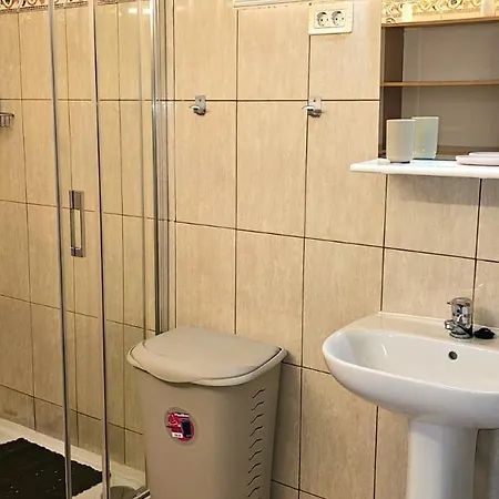 A Stone's Throw From The Golden Mile With Breathtaking Ocean And Mountain Views *