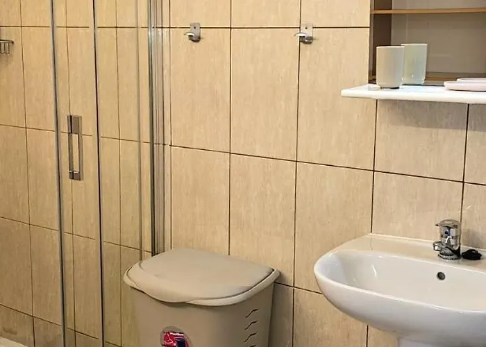 A Stone's Throw From The Golden Mile With Breathtaking Ocean And Mountain Views *