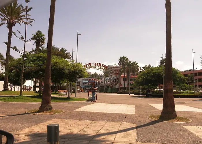 A Stone's Throw From The Golden Mile With Breathtaking Ocean And Mountain Views Playa de las Americas (Tenerife)