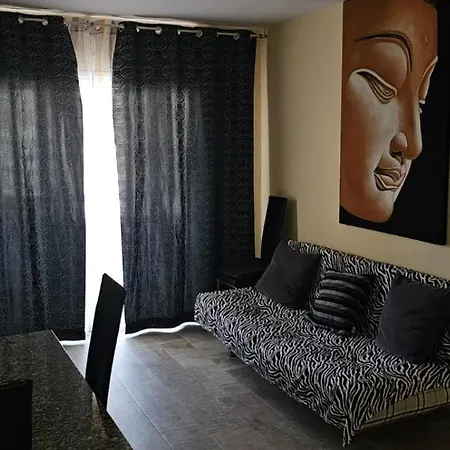 A Stone's Throw From The Golden Mile With Breathtaking Ocean And Mountain Views *