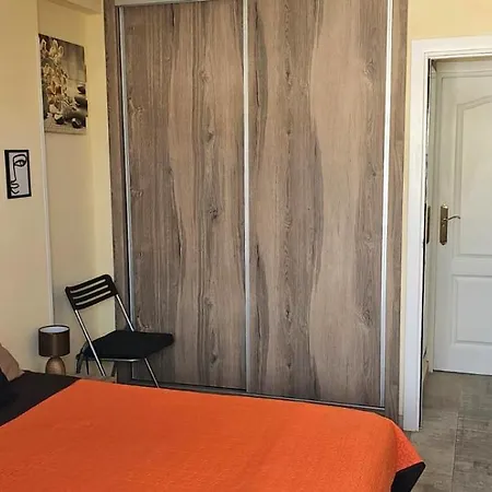 Lejlighed A Stone's Throw From The Golden Mile With Breathtaking Ocean And Mountain Views